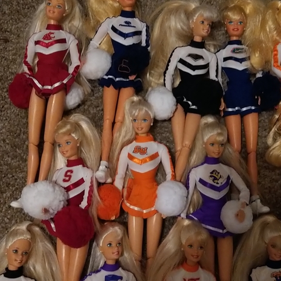 26 College cheerleading Barbies - Picture 10 of 15